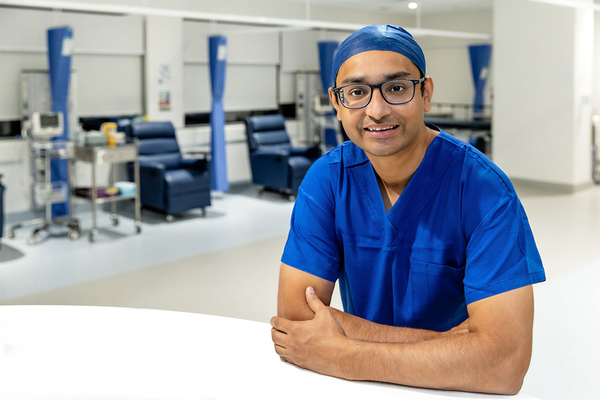 Dr Mehta is a highly experienced cataract surgeon having performed over 2000 operations.